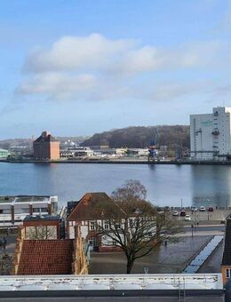 Helle 3-Zimmer-Wohnung mit Fördeblick, Balkon zum ruhigen Innenhof inkl. PKW-Stellplatz - Flensburg