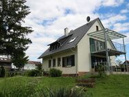 Einfamilienhaus mit zwei Einheiten u. großem Grundstück (1250qm), in schöner Lage von Singen-Beuren! - Singen (Hohentwiel)