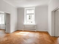 British Style: Großzügige, sehr edel ausgestattete 4,5-Zimmer-Altbauwohnung - München