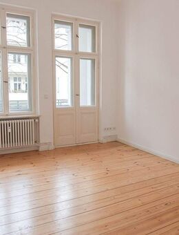 Ruhiges Altbauidyll mit Charme und Westbalkon - behagliche 2-Zimmer-Wohnung im Hinterhaus - Berlin