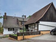 Einfamilienhaus mit Ausbaupotenzial, sehr großem Grundstück und Scheune - Badenweiler