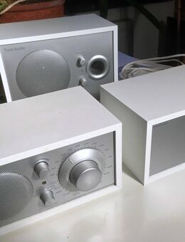 Tivoli Stereo UKW-Radio mit zusätzlicher Bassbox - Frankfurt (Main) Nordend-Ost