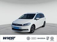 VW Touran, 2.0 TDI Highline, Jahr 2021 - Darmstadt