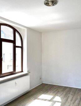 Sanierte, helle 2-Raum-Wohnung im Zentrum von Meerane – sofort bezugsbereit - Meerane