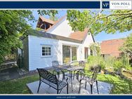 Wohnjuwel mit besonderer Ausstattung, viel Charme, idyllischem Garten, Indoor-Pool und Garage - Usingen