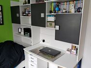 Jugendzimmer, Bett mit Bettkasten, Schrank, Schreibtisch - Bochum Linden