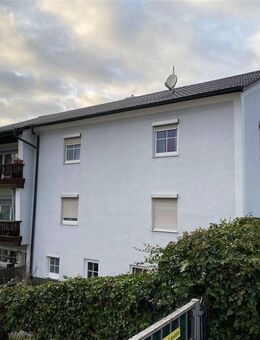 Gelegenheit für Kapitalanleger. Gut vermietetes Mehrfamilienhaus mit 3 Wohneinheiten. - Pfeffenhausen