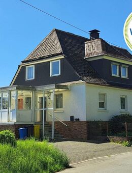 +++ VERKAUFT +++ Großzügiges Wohnhaus mit ebenem Grundstück in Bad Laasphe-Feudingen sucht neue Bewohner - Bad Laasphe