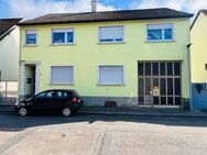 Zweifamilienhaus in ruhiger Wohngegend von Oberhausen (Wohnrecht OG) - Oberhausen-Rheinhausen