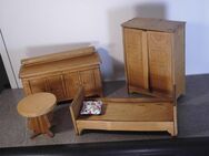 Holz-Puppenhaus-Möbel Schrank Kommode Bett Tische Vintage zus. 15,- - Flensburg