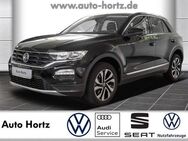 VW T-Roc Active 1.5 TSI Active mit AHK !!! Standheizung, Navi Active - Duisburg