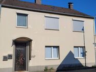 Zentrale Lage trifft Wohnkomfort: Zweifamilienhaus in Bergheim - Bergheim (Nordrhein-Westfalen)