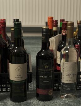 Alkohol (Wein, Sekt) 25+ Flaschen, Selbstabholung - Berlin Treptow-Köpenick