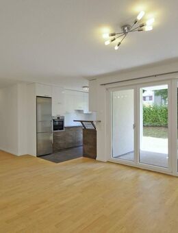 Moderne 3,5-Zimmer-Wohnung mit Terrasse und großem Garten - Ludwigsburg