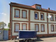 Sanierungsbedürftige Wohnung im Mehrfamilienhaus (EG links/rechts) - Bernburg (Saale)