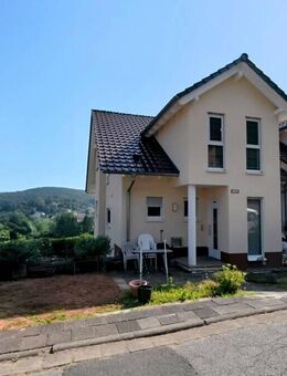 MODERNES DOPPELHAUS MIT TRAUMHAFTEN WEITBLICK FÜR WOHNGENIEßER - Höchst (Odenwald)