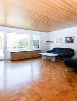 ImmoBillia: "Charmantes Familienhaus mit Garten und Garage in Top-Lage von Oßweil!" - Ludwigsburg