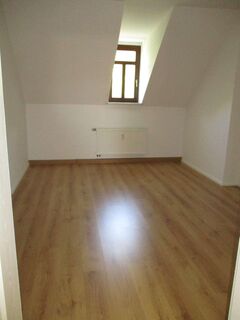 DG / LAMINAT / Bad mit Fenster / wg-gerecht **