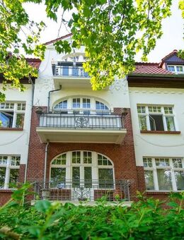 TOP-Chance für Kapitalanleger: Sonnige 4-Zimmer-Dachgeschosswohnung mit Südloggia - provisionsfrei - Berlin