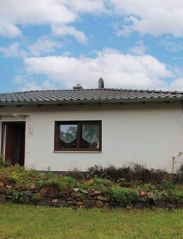 Einfamilienhaus im Bungalowstil mit Fußbodenheizung, Kamin und Einbauküche - Doberschau-Gaußig