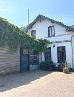 PURNHAGEN-IMMOBILIEN - Großzügiges Zweifamilienhaus mit Gewerbefläche in zentraler Lage von Lesum - Bremen
