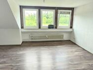 Einziehen und Wohlfühlen - Sehr schöne Dachgeschoss-Wohnung mit 3 Zimmern - Sulzbach-Rosenberg