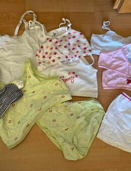 Kinderunterwäsche Unterhemd BH Bustier Unterhose fällt aus wie Gr. 140 neuwertig - Aalen