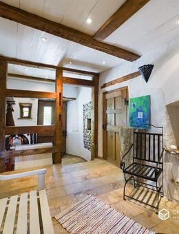 Ein Anwesen voller Möglichkeiten - historischer Charme, Wohnen & Arbeiten plus Ausbaureserve - Pentling