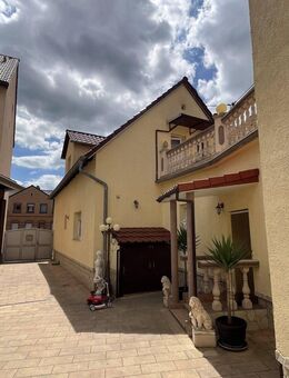 Charmantes Einfamilienhaus mit italienischem Flair im großem Innenhof mit überdachtem Freisitz - Ludwigshafen (Rhein)