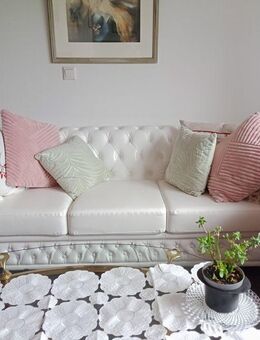 Couch weiß Chesterfield Kunstleder 1 J. - Mülheim (Ruhr)