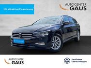 VW Passat Variant, 2.0 TDI Business, Jahr 2023 - Bielefeld