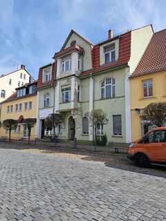 Herrschaftliche Stuckdecken, Platz zum Wohnen und Arbeiten