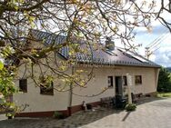 Freistehendes 3-Parteienhaus mit Nebengebäuden (Stallungen, Remisen), 2. Bauparzelle + Weideland - Much