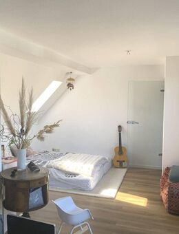Helle Maisonette mit Studio, zwei Balkonen + Garage. Solide Anlage mit Perspektive zur Eigennutzung. - Köln