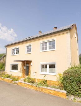 Großes Haus mit Garage und Photovoltaikanlage! - Mitwitz