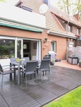 Gepflegtes Reiheneckhaus in Oberhausen-Bermensfeld mit Dachterrasse und Garten sowie Carport - Oberhausen