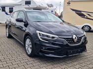 Renault Megane, Grandtour E-TECH PLUG-In 160 INTENS, Jahr 2021 - Wiesmoor