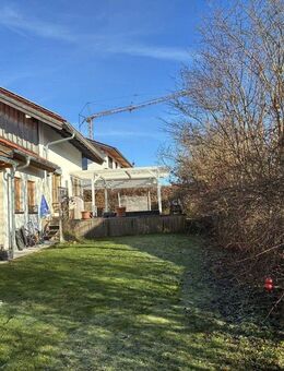 Energetisch saniertes Einfamilienhaus mit ELW, Garage, Carport und vier Außenstellpätzen in TOP-Lage - Obing