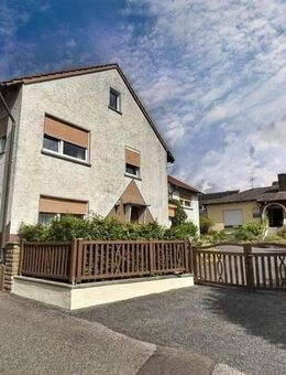 2 Häuser ein Preis! Bungalow (Bj. 1978) + 2-Fam-Haus (Bj. 1964) - Wfl. ca. 335 m² - Grund ca. 953 m² - Maroldsweisach