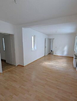 Individuelle 2-Zimmer-Wohnung mit eingerichteter Küche Nähe Albertsplatz - Coburg