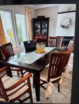 Wohnzimmerausstattung mit Möbeln aus Kolonialstil - Wittenförden