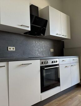 ? Neu & stilvoll! Idyllisches Wohnen in Holzhausen: 3-RW mit Balkon und Einbauküche - Leipzig
