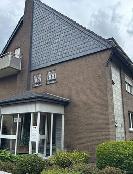 Reizvolles Dreifamilienhaus mit zwei Garagen im Herzen von Emmerich am Rhein! - Emmerich (Rhein)