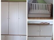 Komplettes Babyzimmer, Wickelkommode, Gitterbett, Kleiderschrank - Preetz (Schleswig-Holstein)