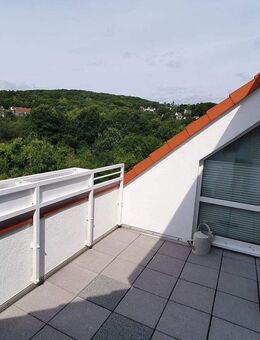 Wunderschöne 3-Zimmer-Dachgeschosswohnung mit Dachterrasse zum 01.06 - Bad Soden (Taunus)