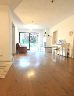 Modernisierte Landhausvilla mit 2 WEH in bester Lage von Wettstetten - Wettstetten