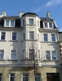 Wie wär's damit? Viel Platz in der großen Vier-Zimmer-Wohnung - Hof