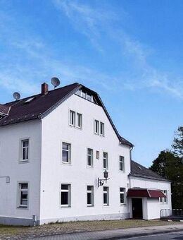 Wohnen hoch oben im Dachgeschoss mit Balkon & Tageslichtbad! - Radeberg