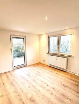 Frisch sanierte Wohnung im EG mit großer Süd-Terrasse und Gemeinschaftsgarten im Grünen! - Rednitzhembach