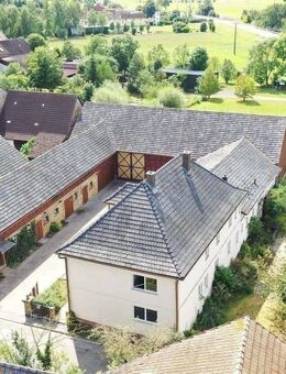 TRAUMHAFTER MÄRCHEN DREISEITENHOF + WOHNHAUS + WOHNUNG (18 PFERDEBOXEN MÖGLICH) oder BAUTRÄGEROBJEKT FÜR WOHNUNGSBAU oder GASTRO FACHWERK REITERHOF - Itzgrund